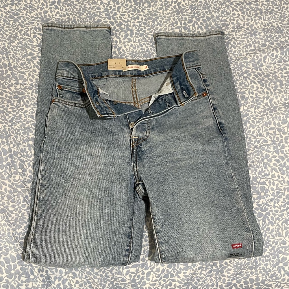 BRAND NEW Ripped Wedgie Straight Levi’s Jeans, W24 L28